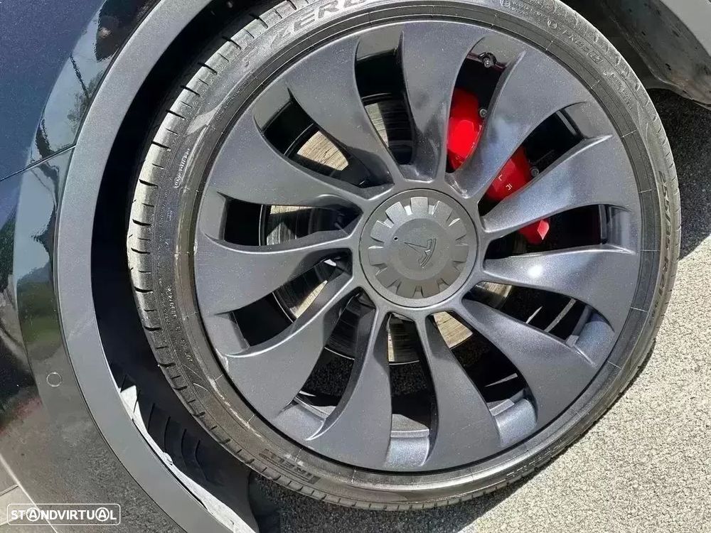 Tesla Model Y Performance Tração Integral - 14