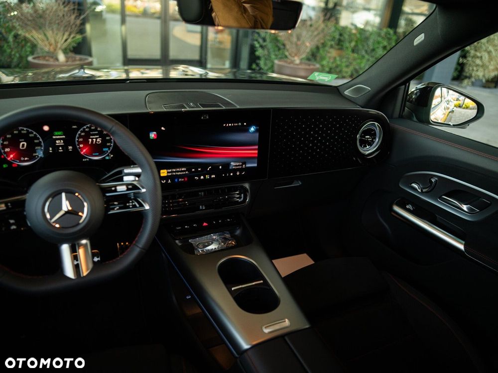 Mercedes-Benz GLB - 14