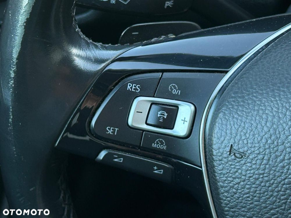 Volkswagen Golf - 22