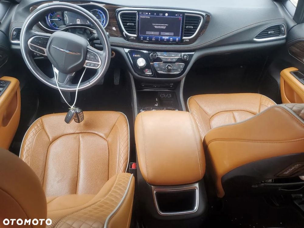 Chrysler Pacifica - 8