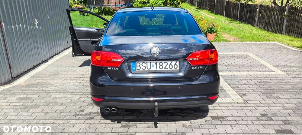 Volkswagen Jetta 2.0 TDI Highline - 8