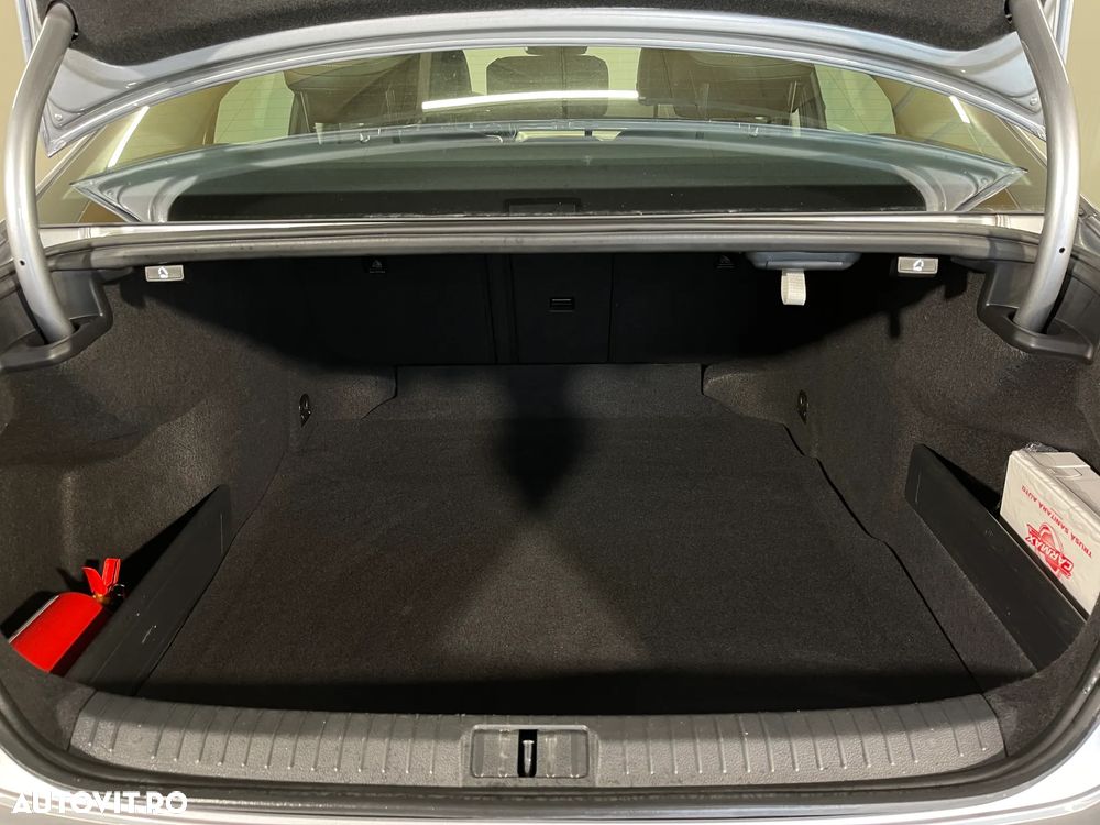 Volkswagen Passat 2.0 TDI SCR DSG Highline - 12