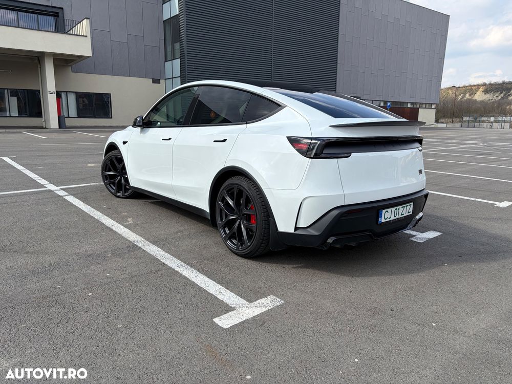 Tesla Model Y AWD Performance - 5