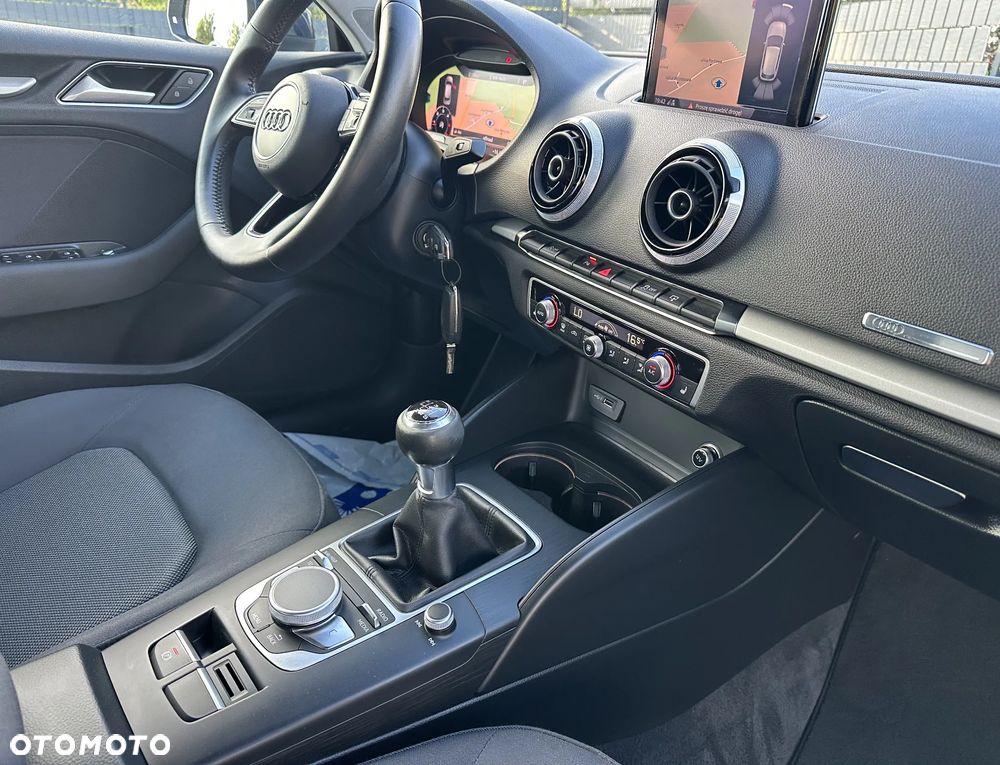 Audi A3 Sportback 2.0 TDI design - 36