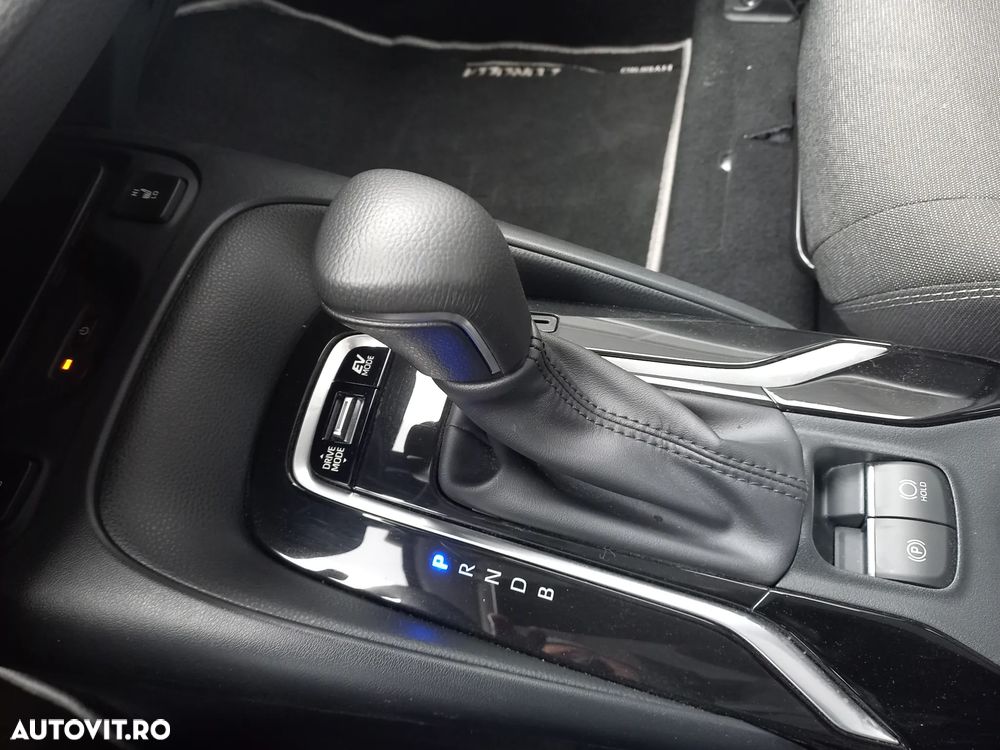 Toyota Corolla 1.8 HSD Business - 23