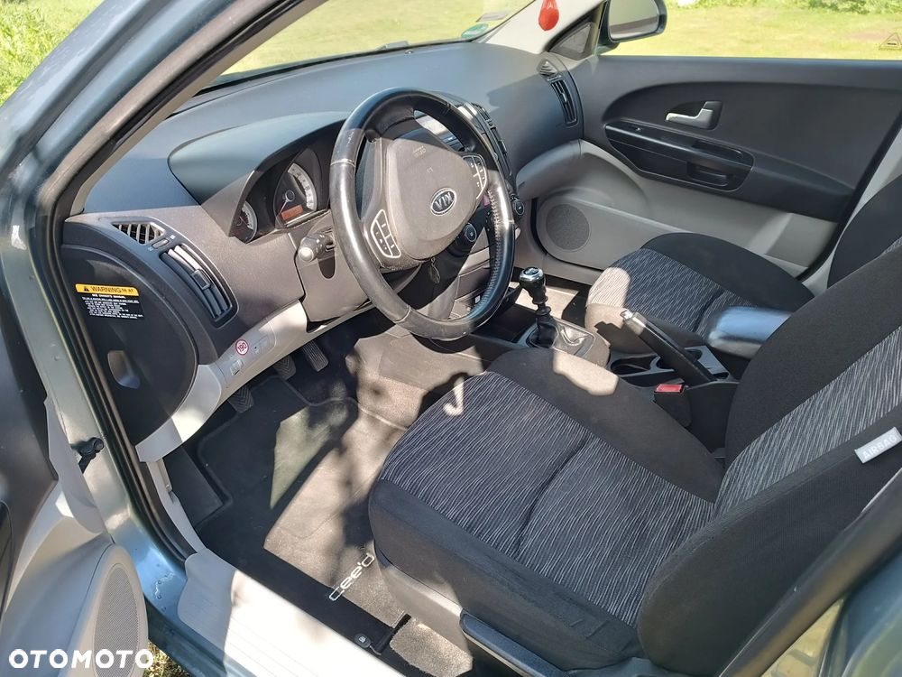 Kia Ceed - 15
