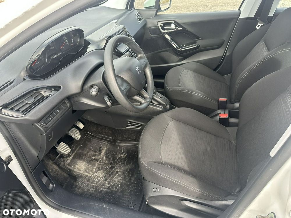 Peugeot 208 - 26