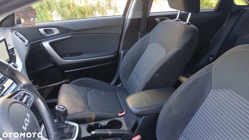 Kia Ceed - 12