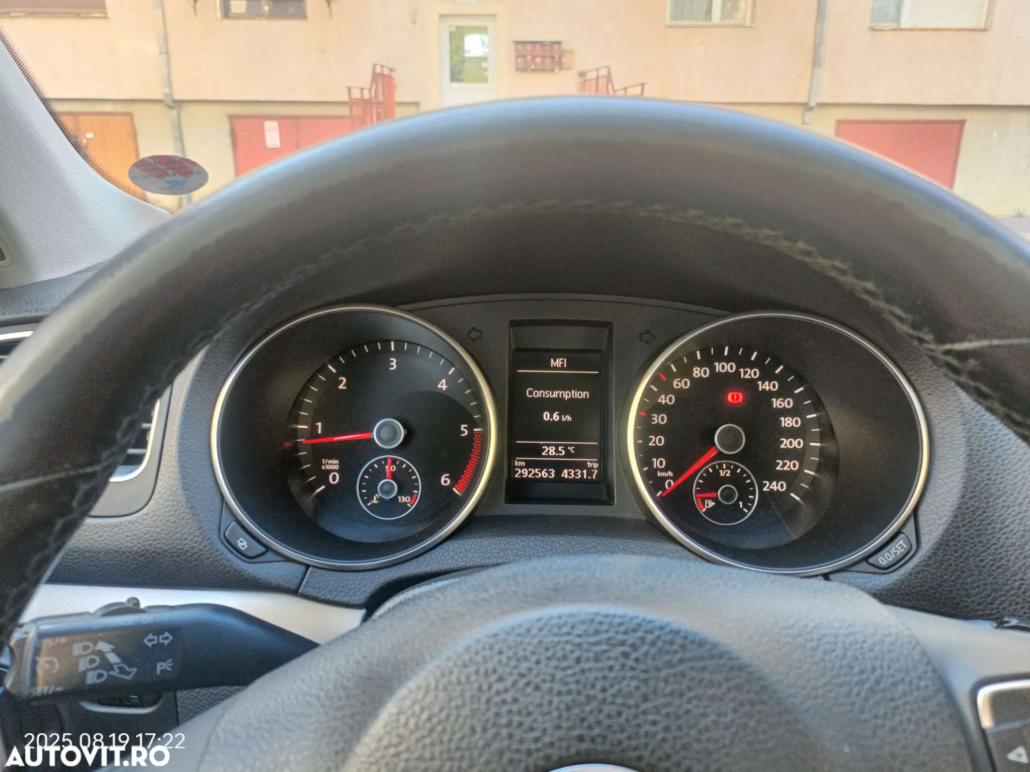 Volkswagen Golf 2.0 TDI DPF Highline - 9