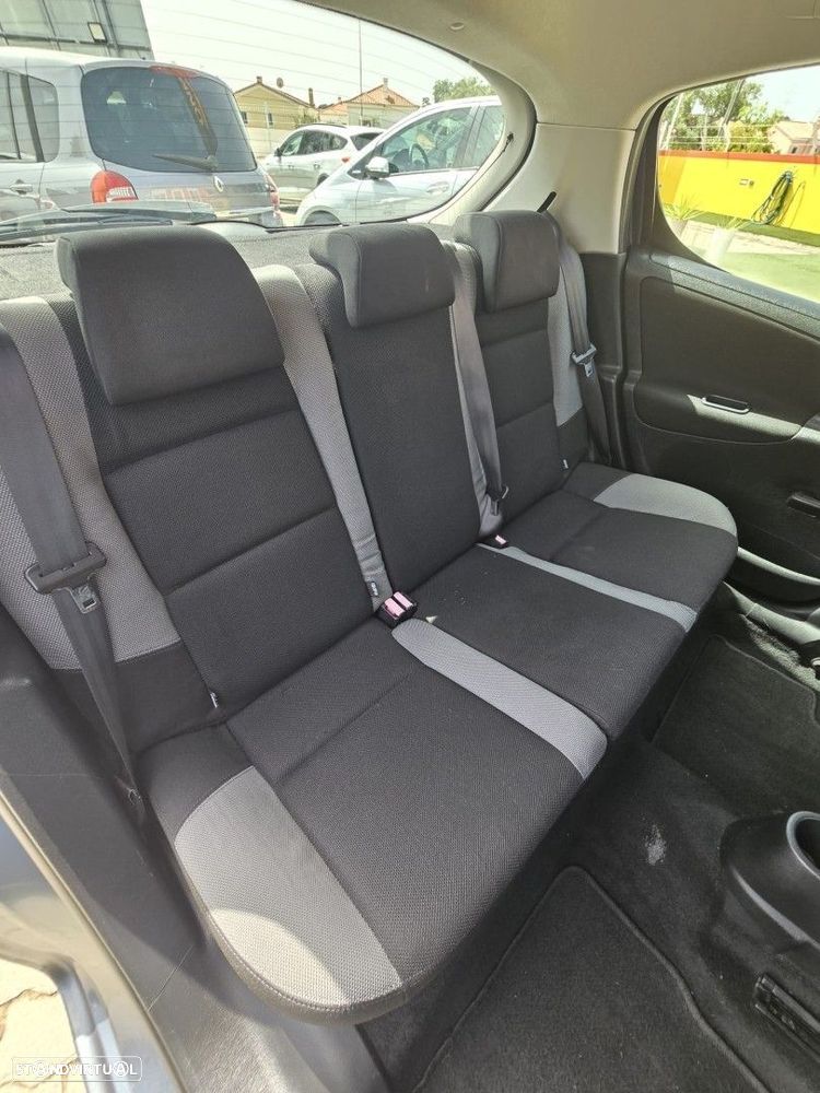 Peugeot 207 1.4 16V Trendy - 12