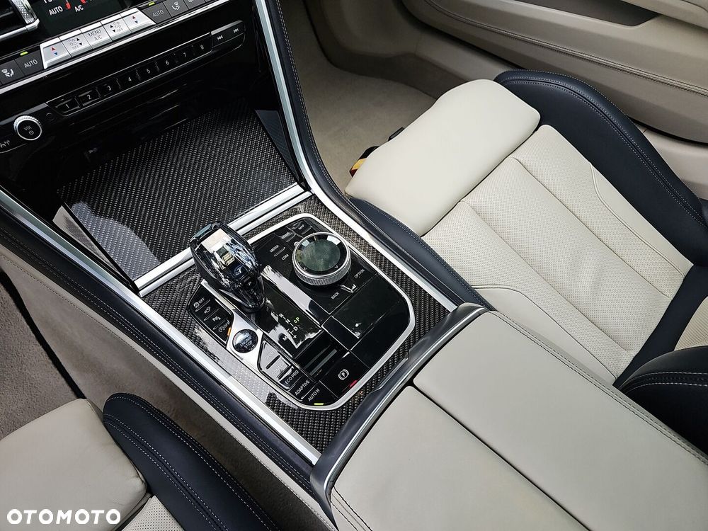 BMW Seria 8 - 19
