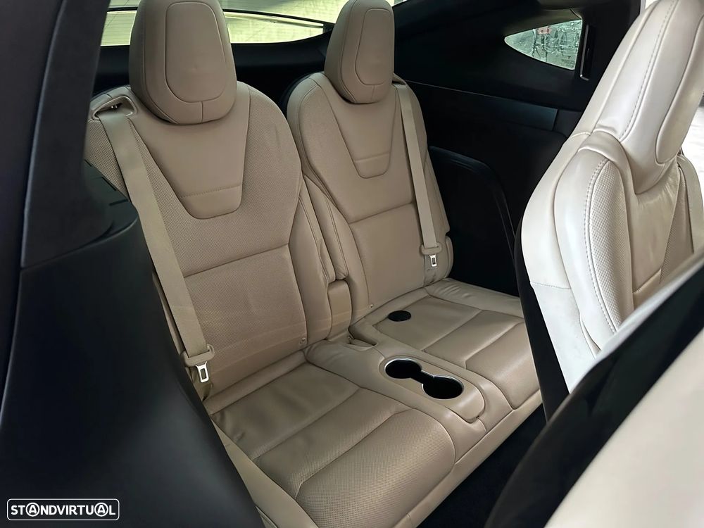 Tesla Model X 90D - 18