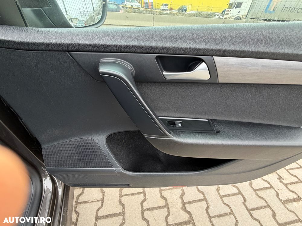 Volkswagen Passat 2.0 TDI BlueMotion Technology Business Edition - 38