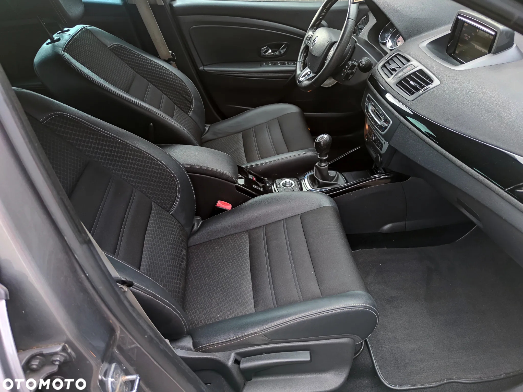 Renault Megane Grandtour ENERGY TCe 130 BOSE EDITION - 14