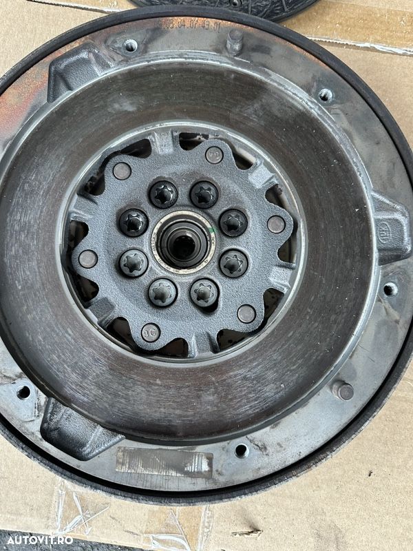 volantǎ kit ambreiaj BMW n47 177 hp cutie manuală 120d e87 320d e90 seria 5 e60 520d x1 e84 kitul conține volanta masă dublă disc ambreiaj placa de presiune piesele sunt în stare excelentă volanta este compatibilă și cu x3 e83 - 3