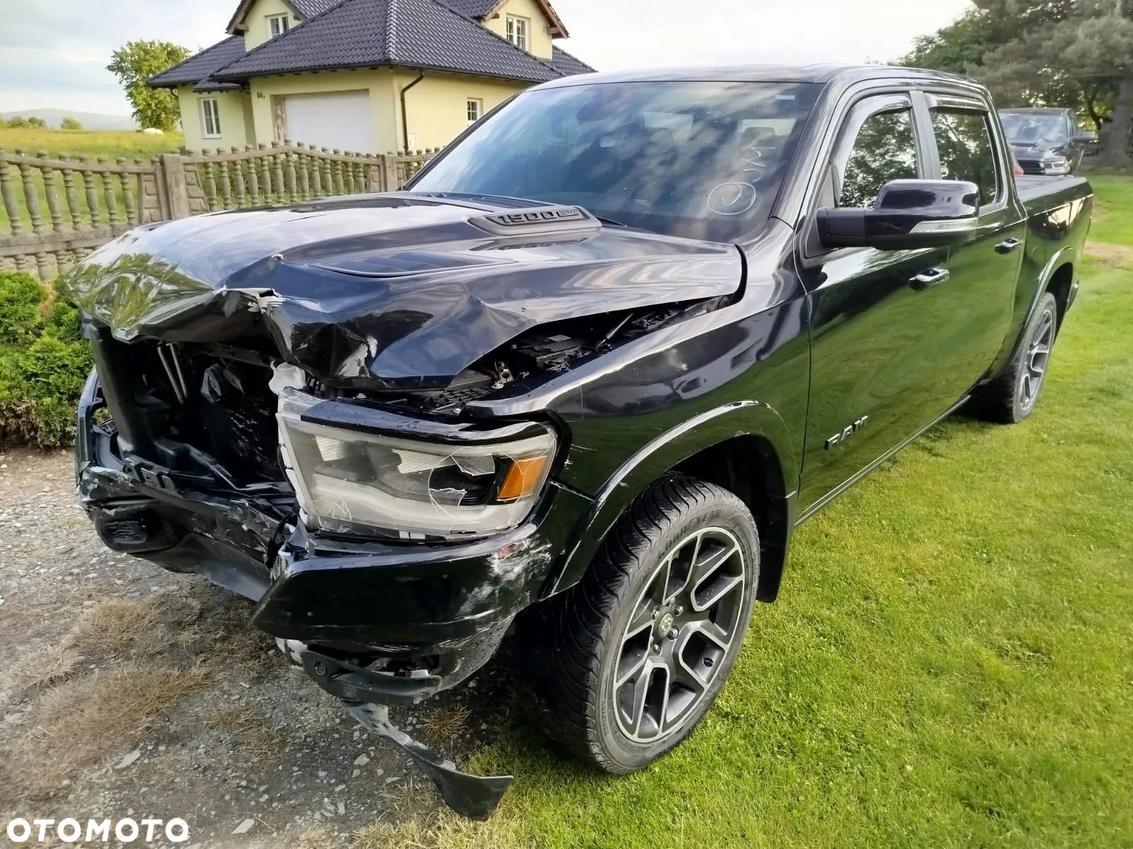 RAM 1500 5.7 Quad Cab Longbed Laramie Black