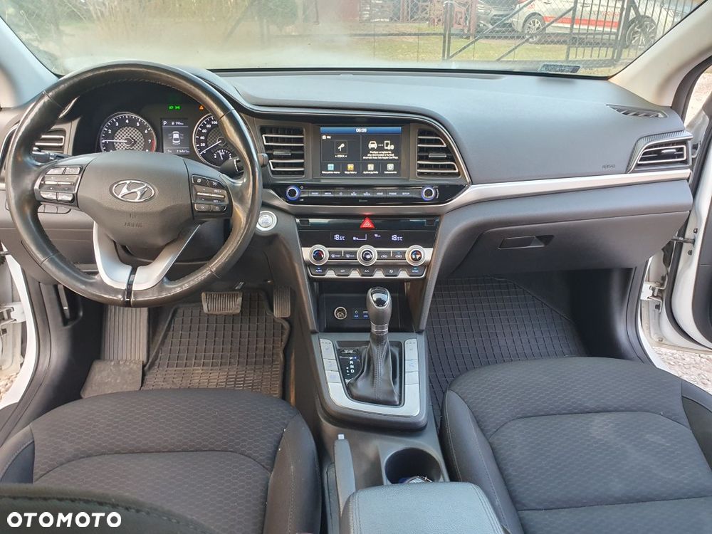 Hyundai Elantra 1.6 Comfort Premiere - 15