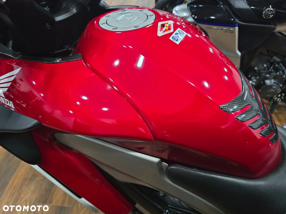 Honda VFR - 18