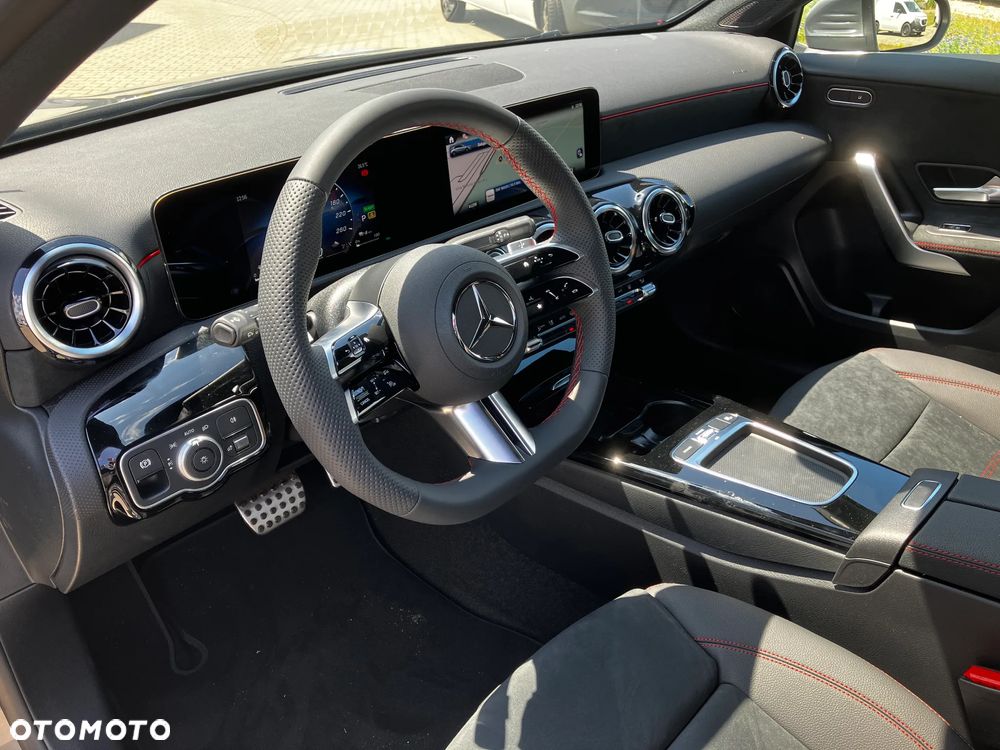 Mercedes-Benz Klasa A 250 e PHEV AMG Line 8G-DCT - 3