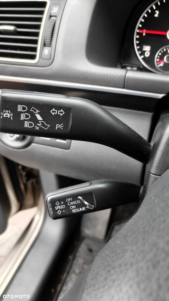 Volkswagen Touran 2.0 TDI Highline DSG - 17