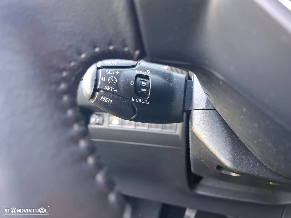 Peugeot 2008 1.2 PureTech Allure Pack - 30