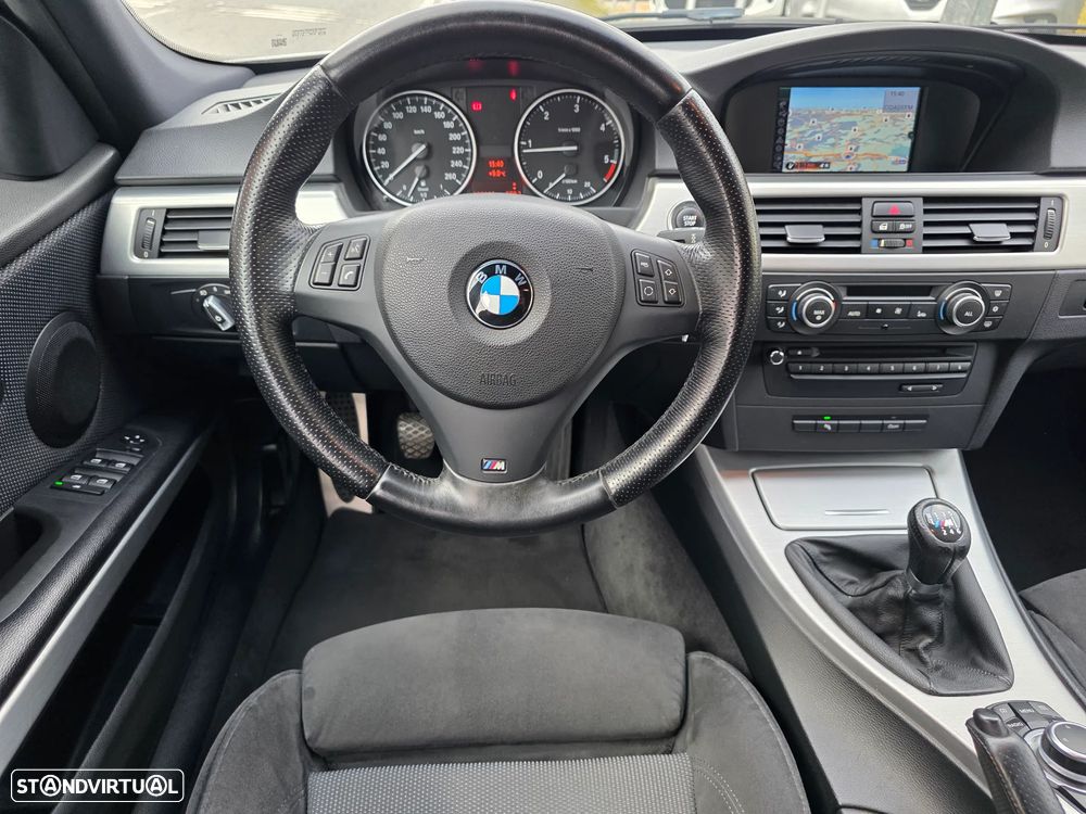 BMW 320 d Pack M - 16