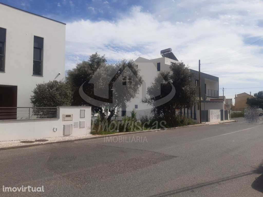 Terreno com 280 m² e projeto no Bairro das Maroitas, São João da Talha - Grande imagem: 2/11