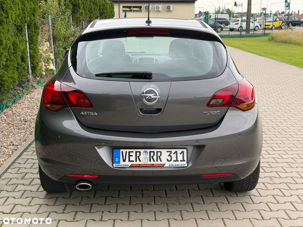 Opel Astra 1.6 Turbo Cosmo - 18