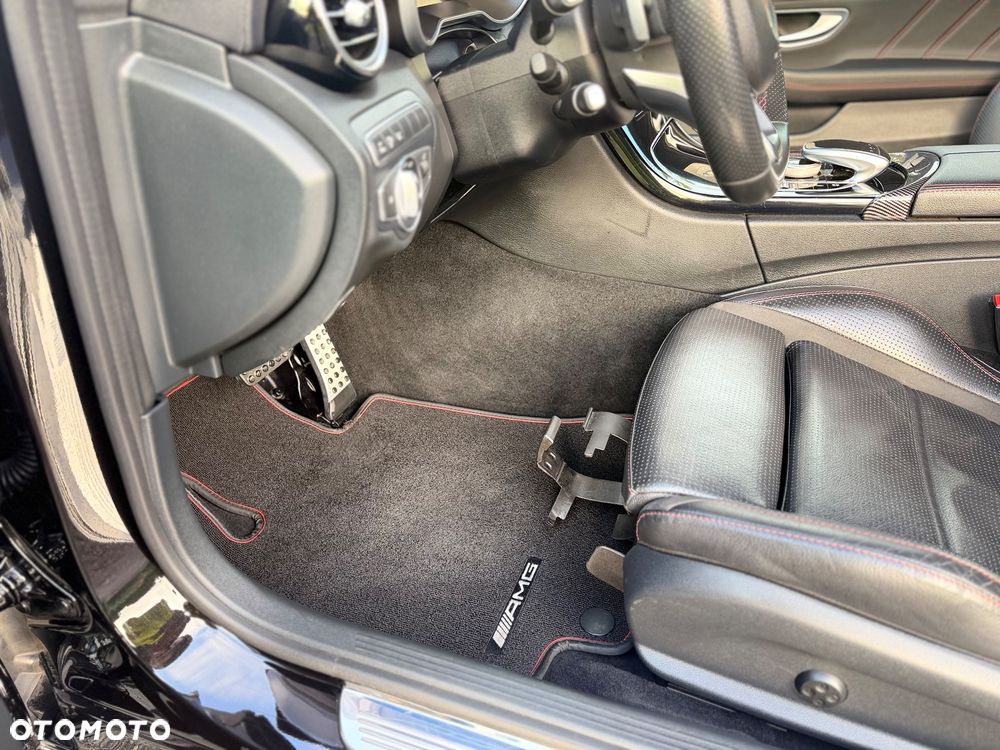 Mercedes-Benz Klasa C AMG 43 4Matic 9G-TRONIC - 26