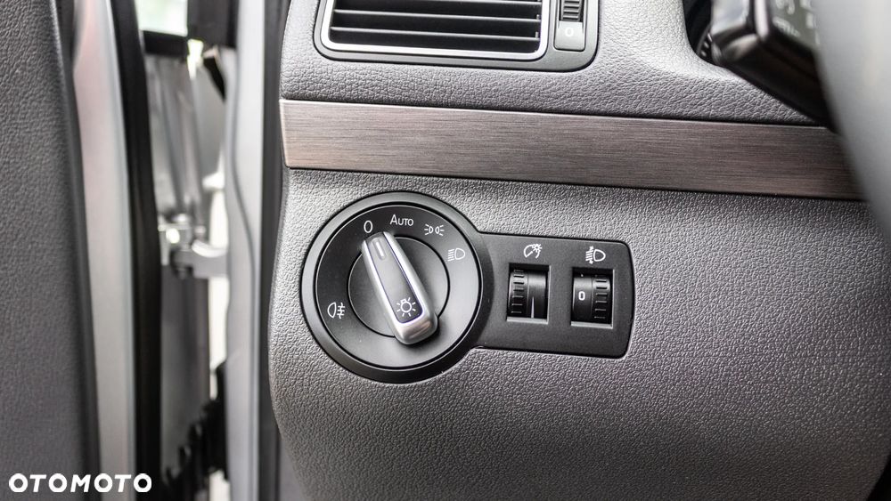 Volkswagen Touran - 14