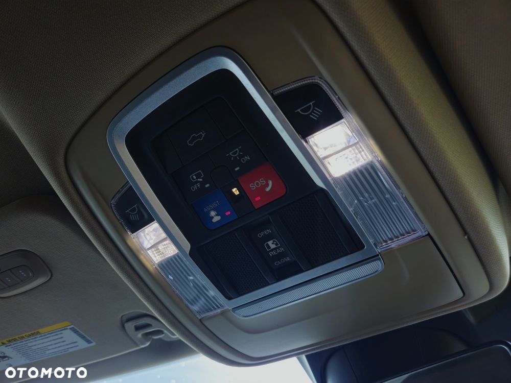 RAM 1500 5.7 Crew Cab Longbed Laramie Chrome - 31