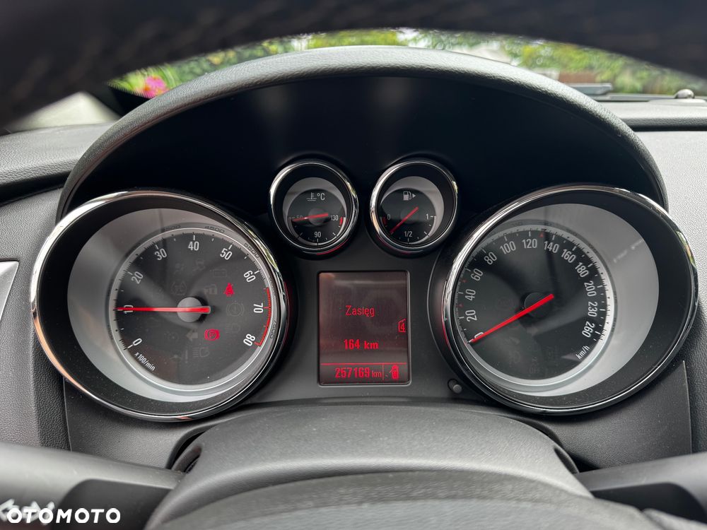 Opel Astra IV GTC 1.4 T Sport - 11