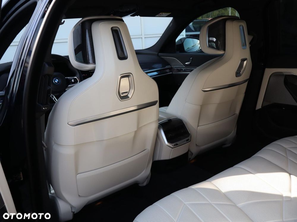 BMW i7 - 15