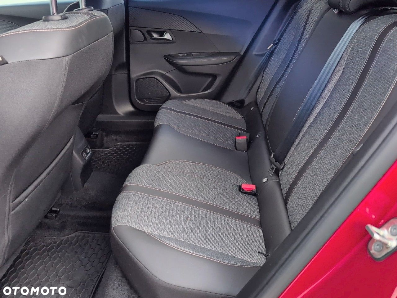 Peugeot 2008 1.2 PureTech Allure S&S EAT8 - 10