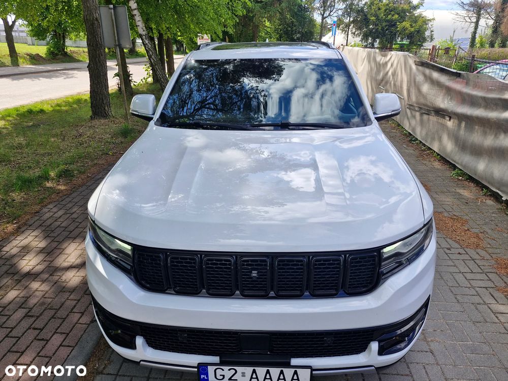 Jeep Wagoneer - 11