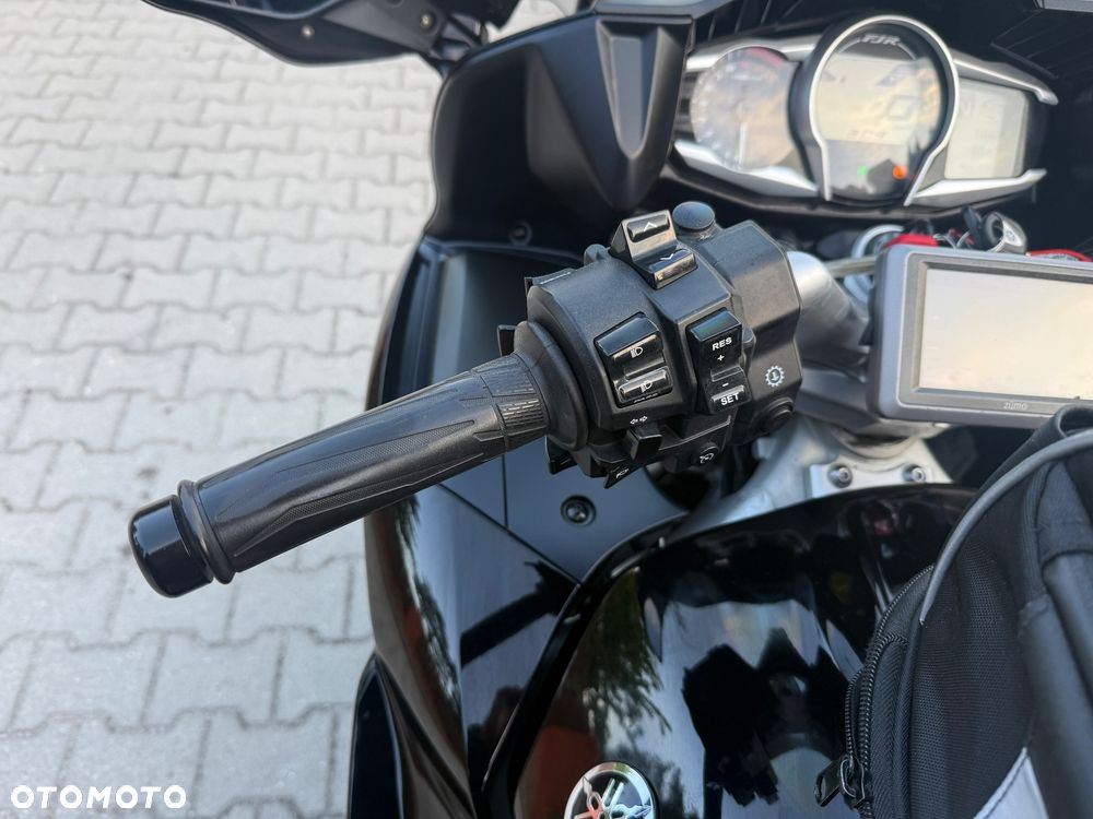 Yamaha FJR - 23