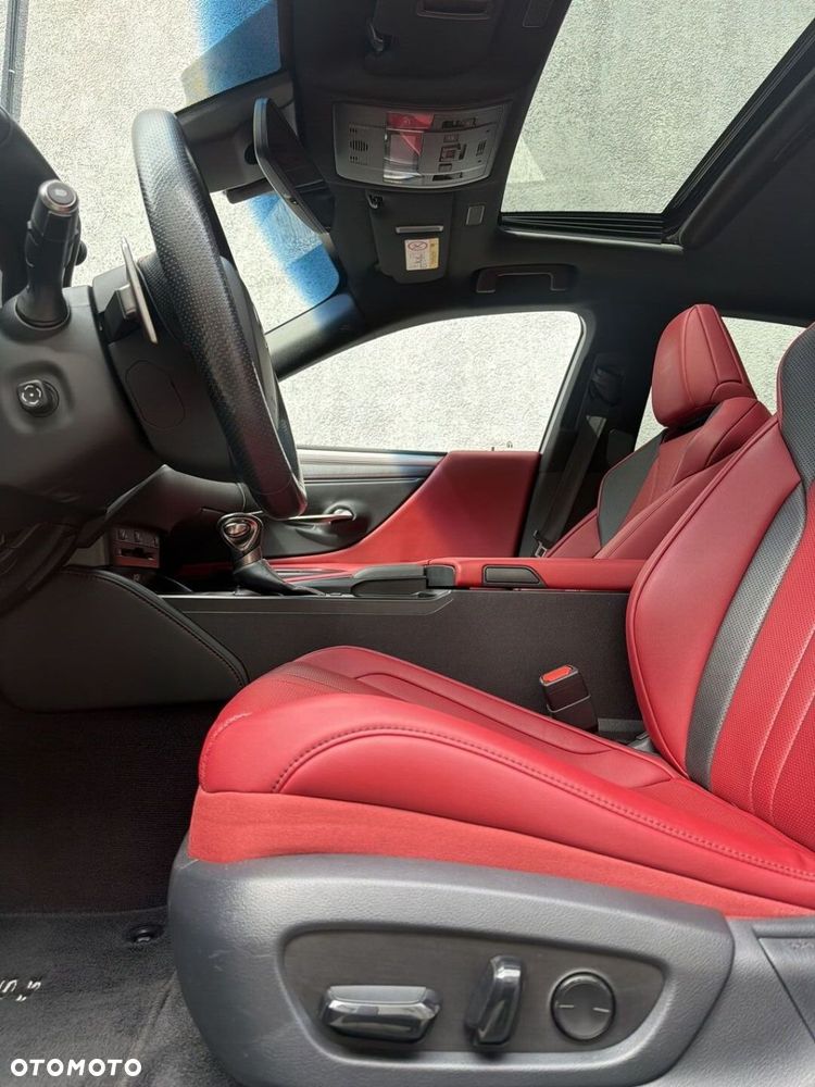 Lexus ES 300h F Sport - 12