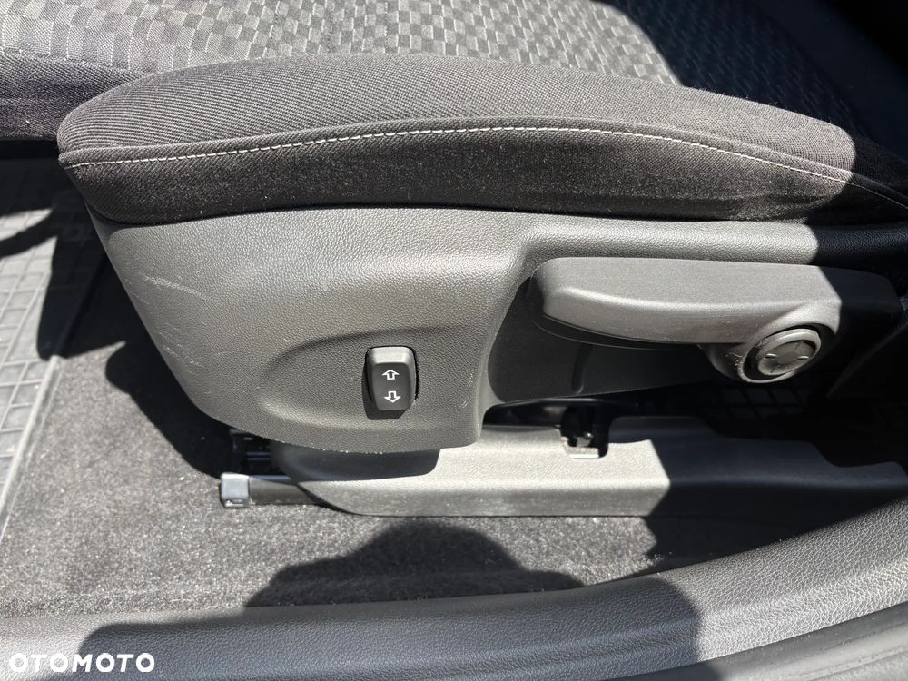 Opel Astra 1.4 Turbo Business - 23