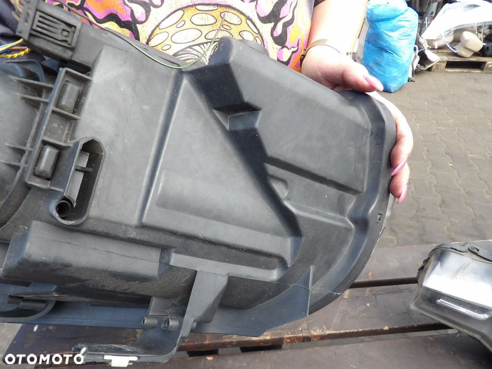 BMW - E84,X1 - LCI - PRAWA LAMPA PRZEDNIA - UK - 7290236 - 7