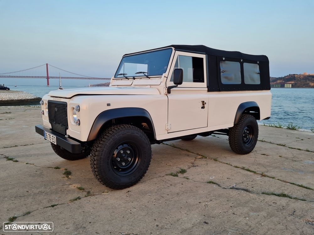 Land Rover Defender - 22