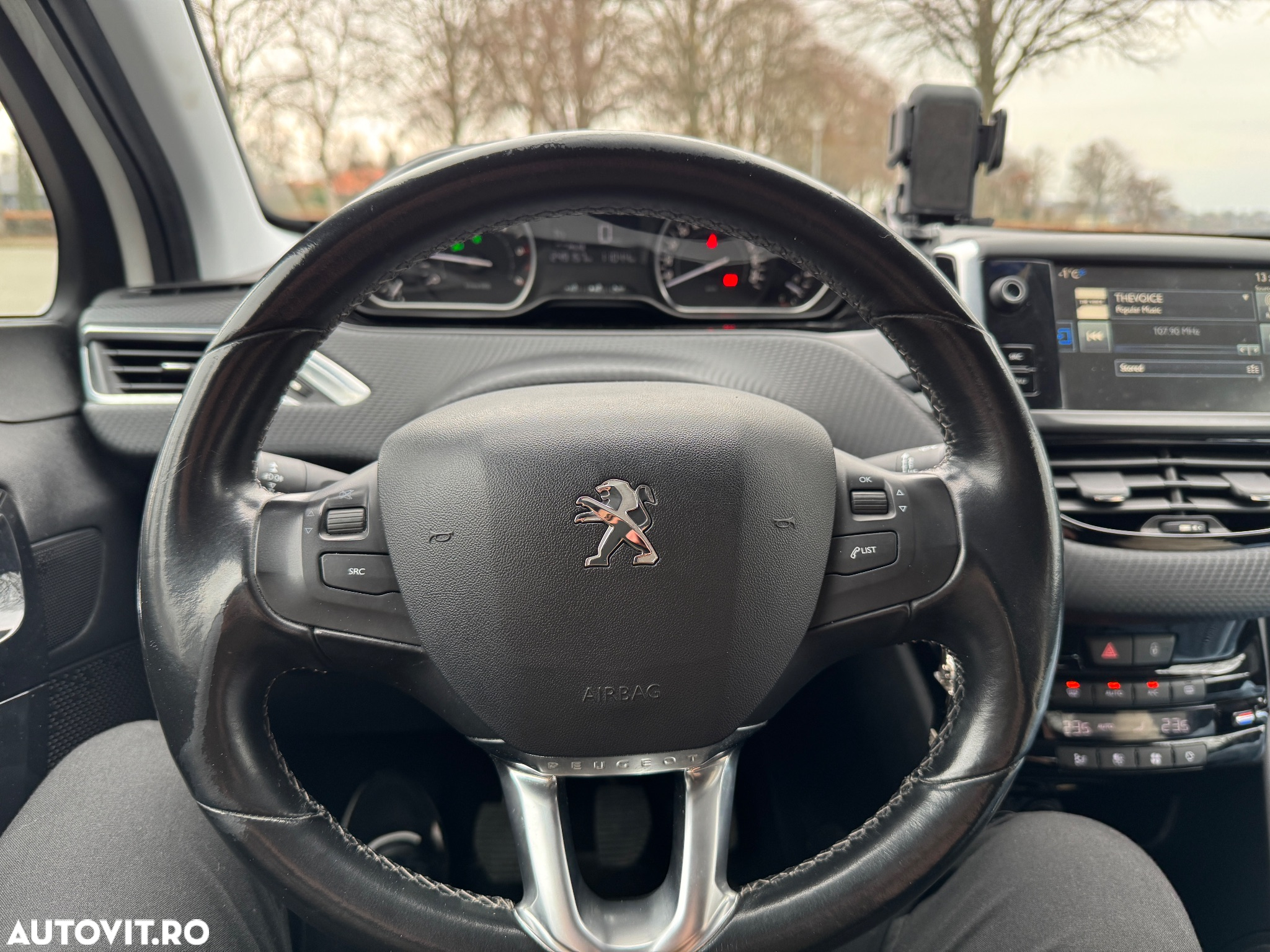 Peugeot 208 Blue-HDi 100 Stop&Start Allure - 11