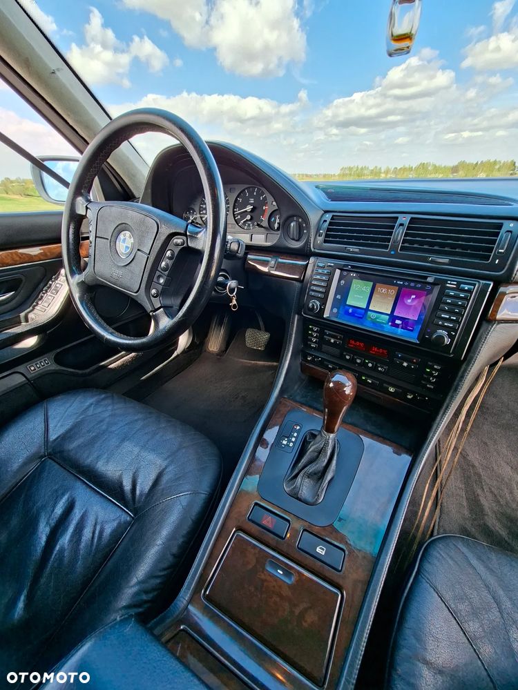 BMW Seria 7 750i - 18
