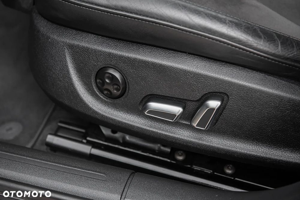 Audi A4 Avant 2.0 TDI DPF quattro S tronic S line Sportpaket - 18