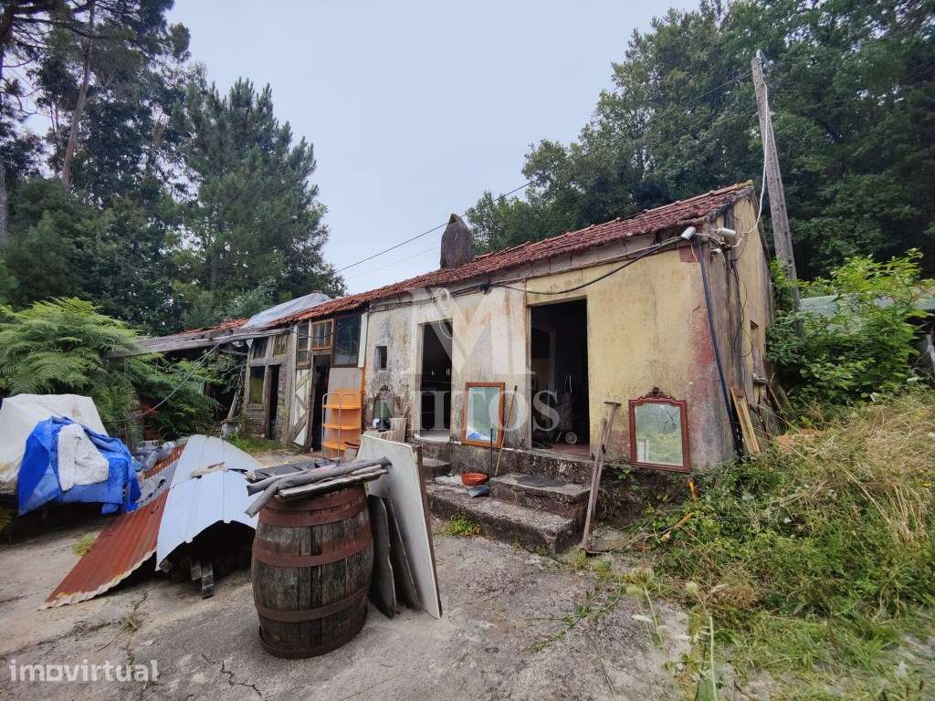 Ruina para recuperar, situada em Reboreda 'Vila Nova de Cerveira' - Grande imagem: 2/7