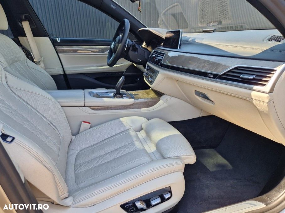 BMW Seria 7 730Ld xDrive - 38