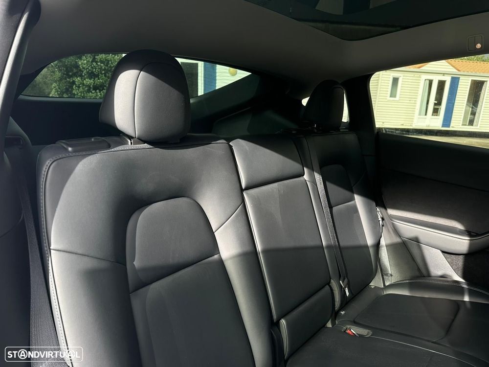 Tesla Model Y Long Range Dual Motor AWD - 11