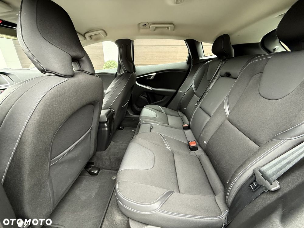 Volvo V40 D2 Drive-E Momentum - 17