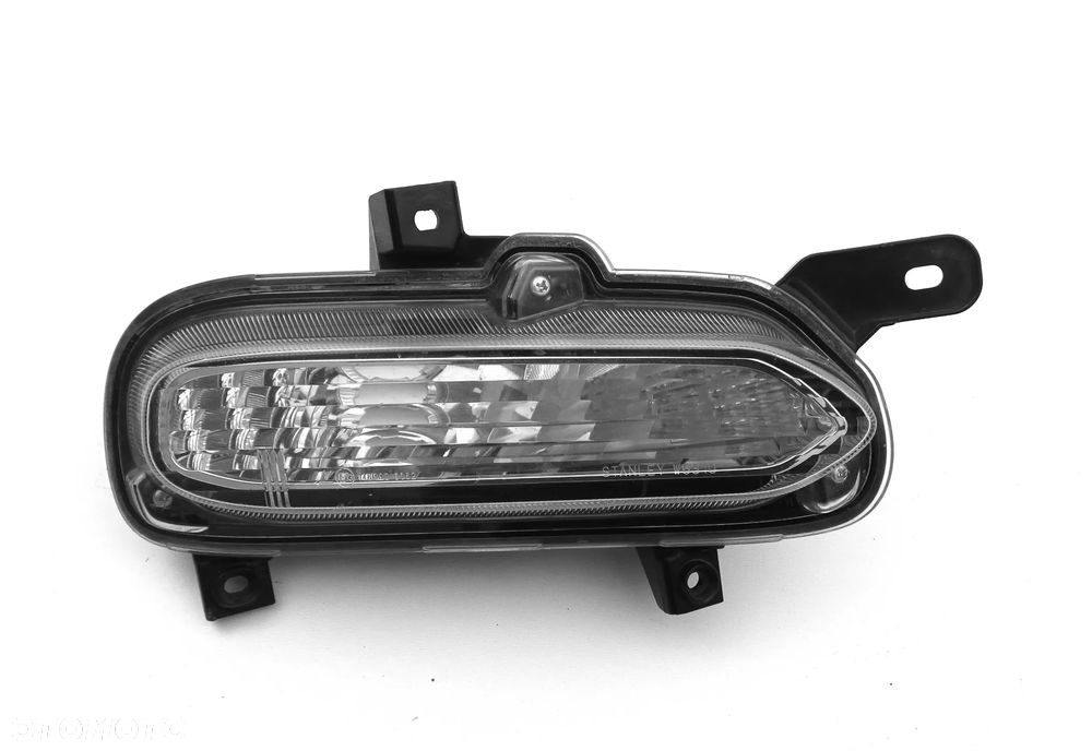 SUZUKI S-CROSS 2022 - Lampa R kierunkowskaz w zderzak S CROSS ORYGINAŁ OE - 1