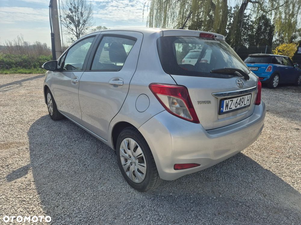 Toyota Yaris 1.33 Premium - 4