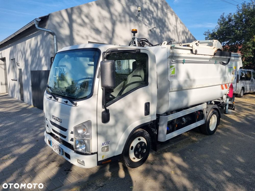 Isuzu M55 Farid